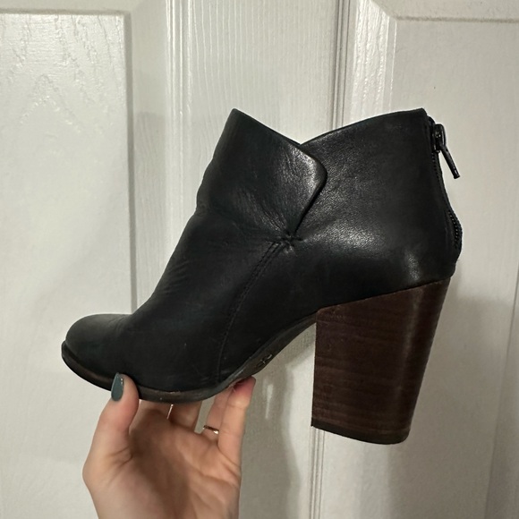 Black high heel ankle boots - Picture 4 of 4